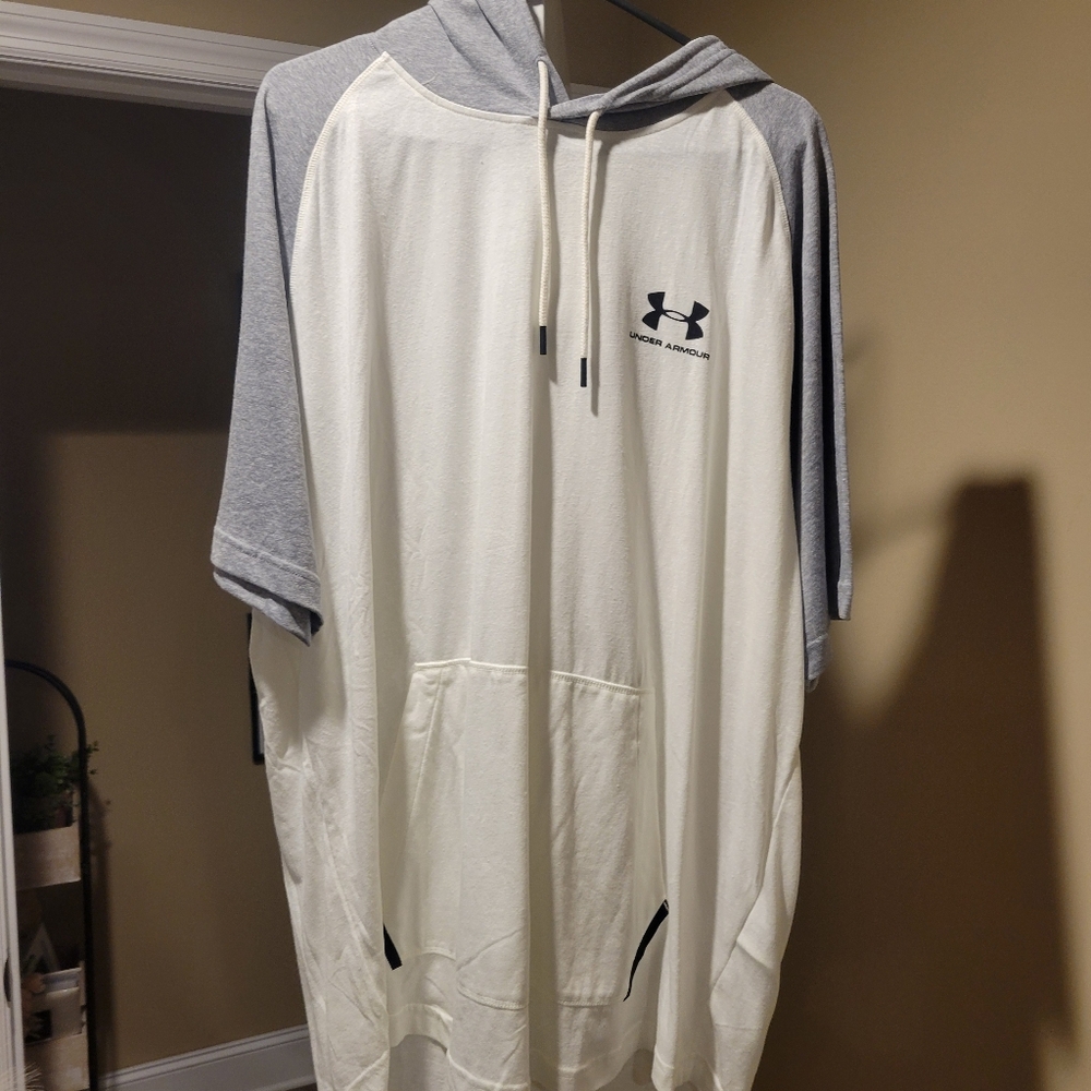 Under Armour 2xl short sleeve hoodie